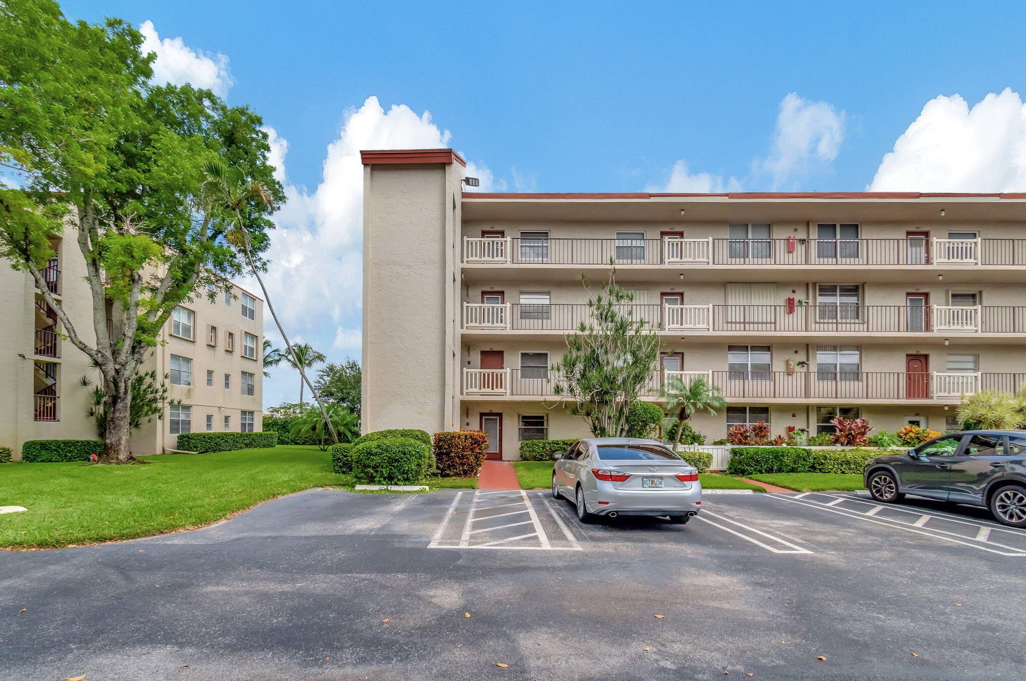 25 Abbey Ln #101, Delray Beach, FL 33446