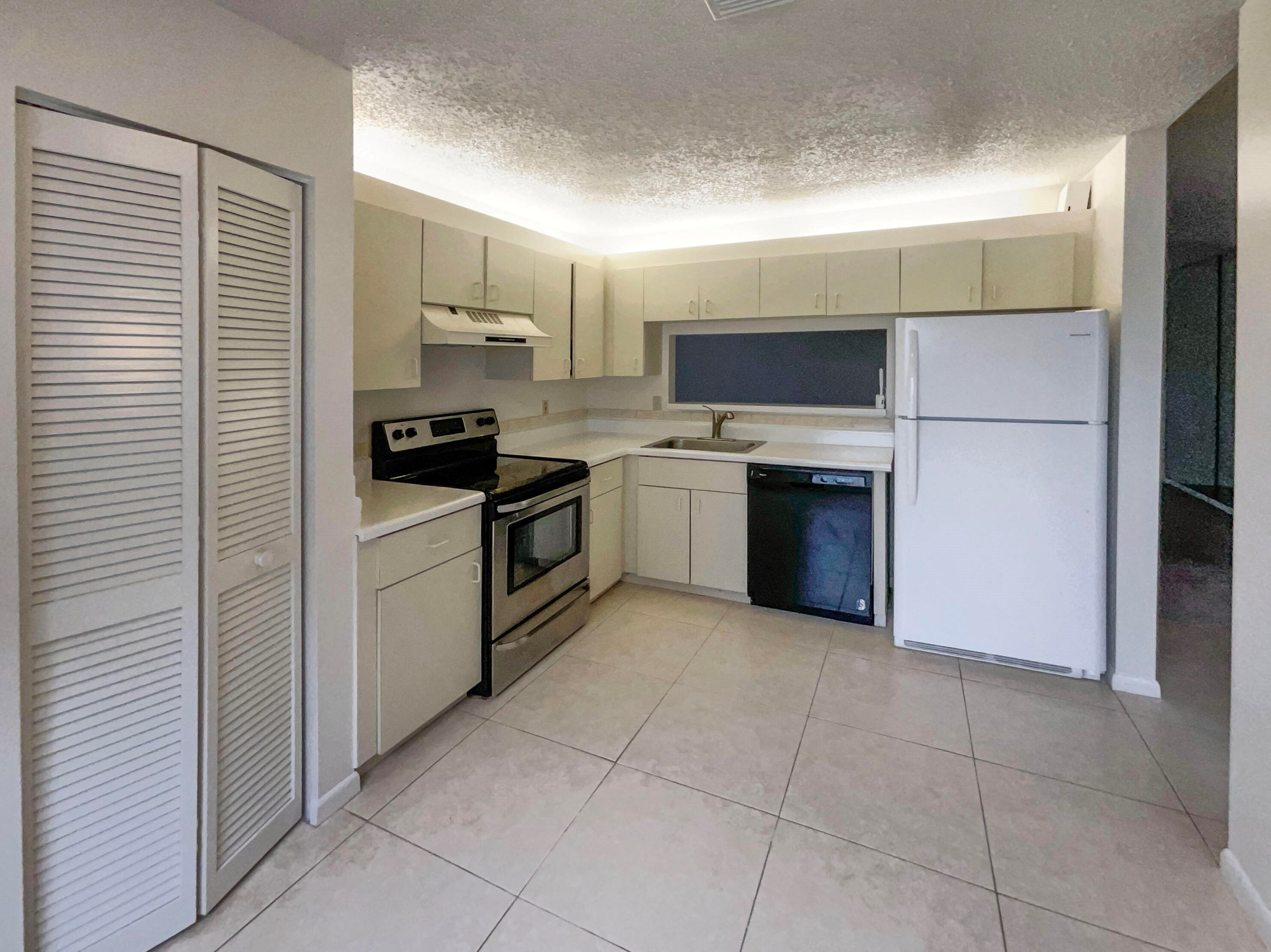 4620 Amherst Dr #62, West Palm Beach, FL 33417