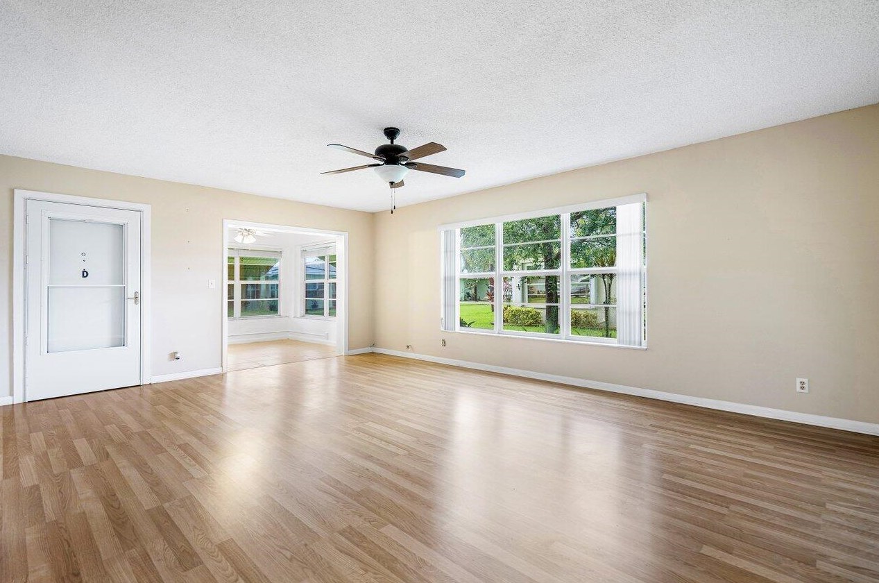 221 Pine Point Dr #d, Boynton Beach, FL 33435