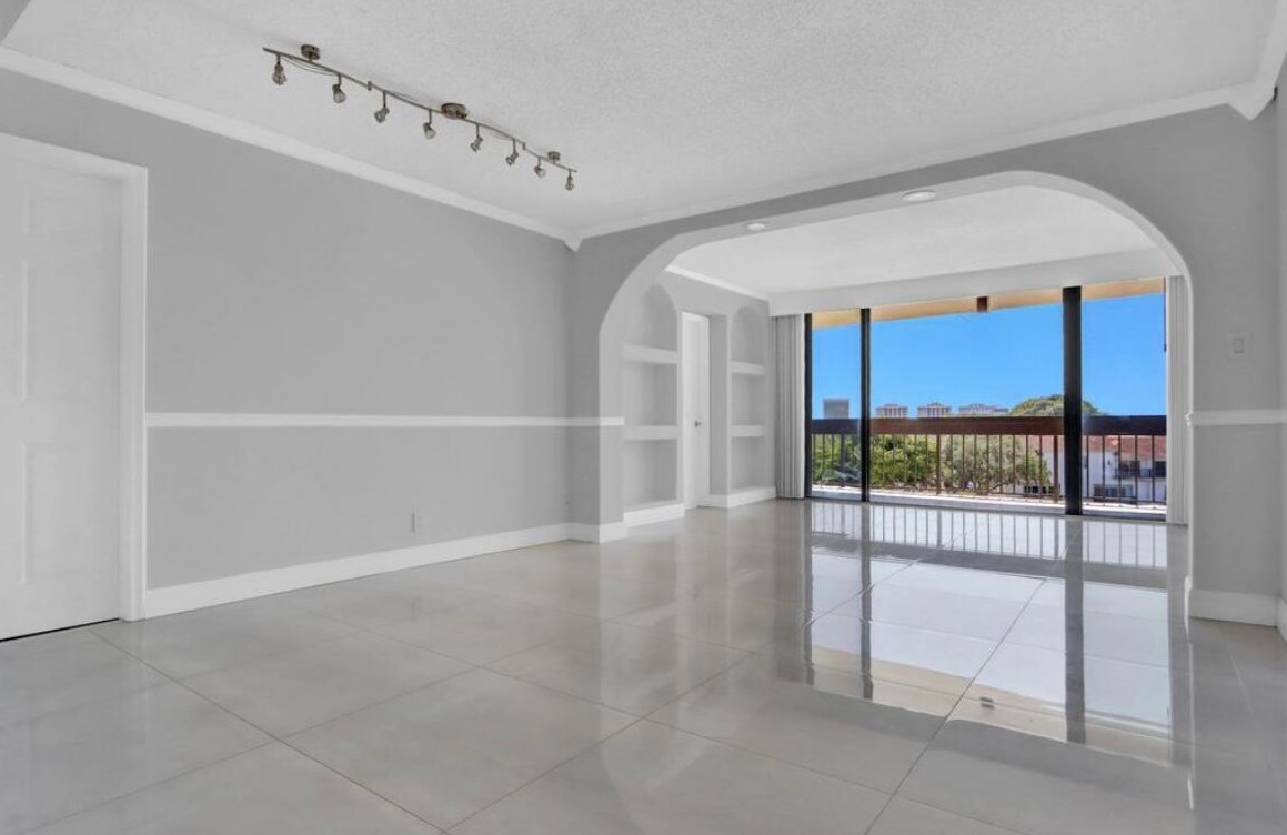 2000 Presidential Way #504, West Palm Beach, FL 33401