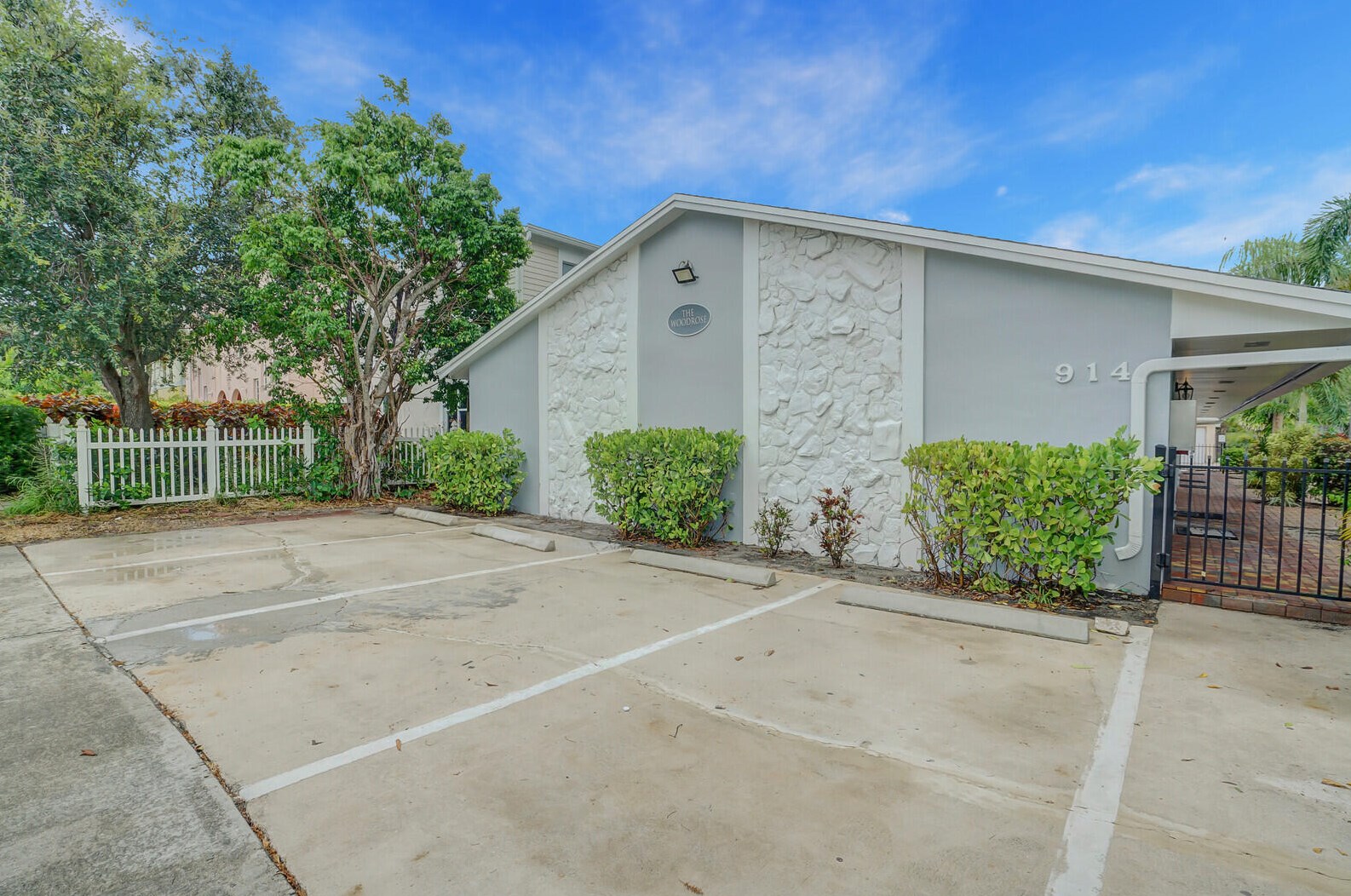 914 Federal Hwy, Lake Worth FL 33460-2667 exterior