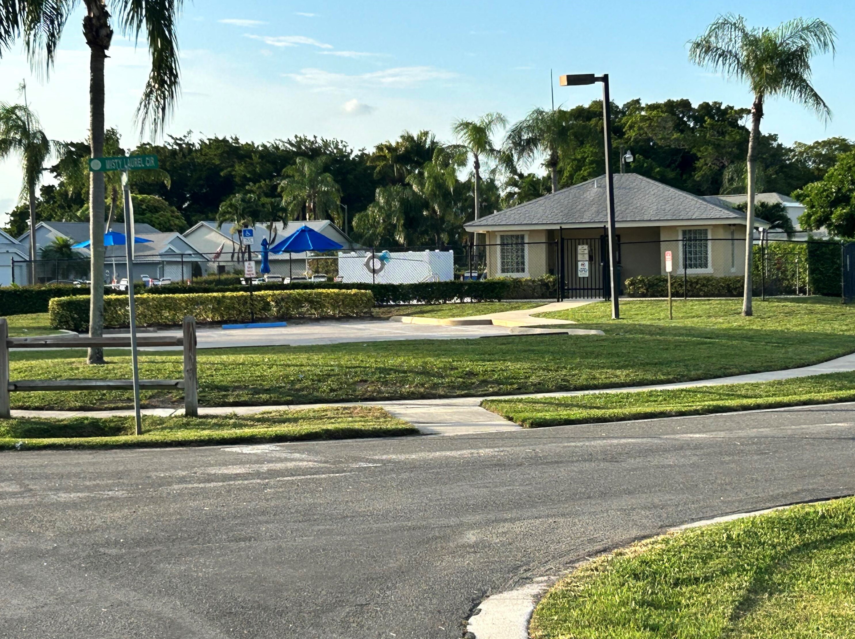 17 Misty Mdw Dr, Boynton Beach FL  33436-8938 exterior