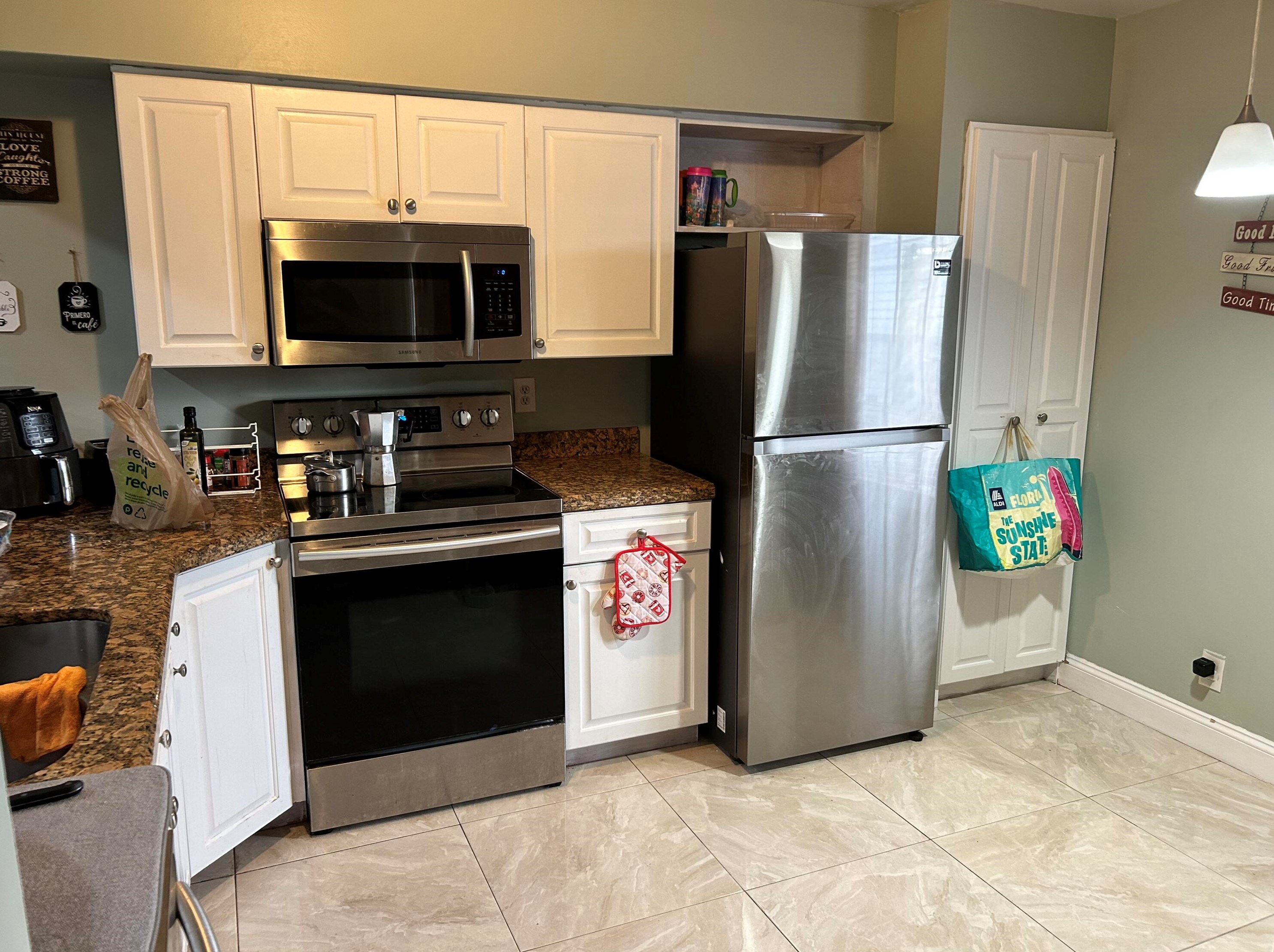 17 Misty Mdw Dr, Boynton Beach FL  33436-8938 exterior