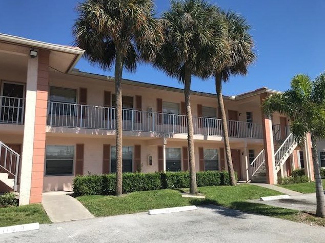 9929 Three Lakes Cir, Boca Raton, FL 33428