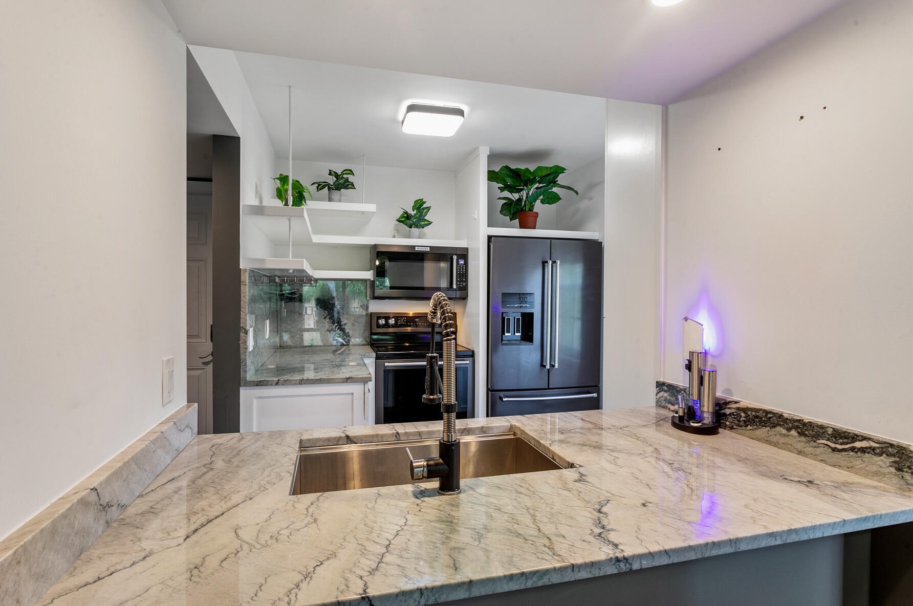1025 Lake Shore Dr #204, West Palm Beach, FL 33403