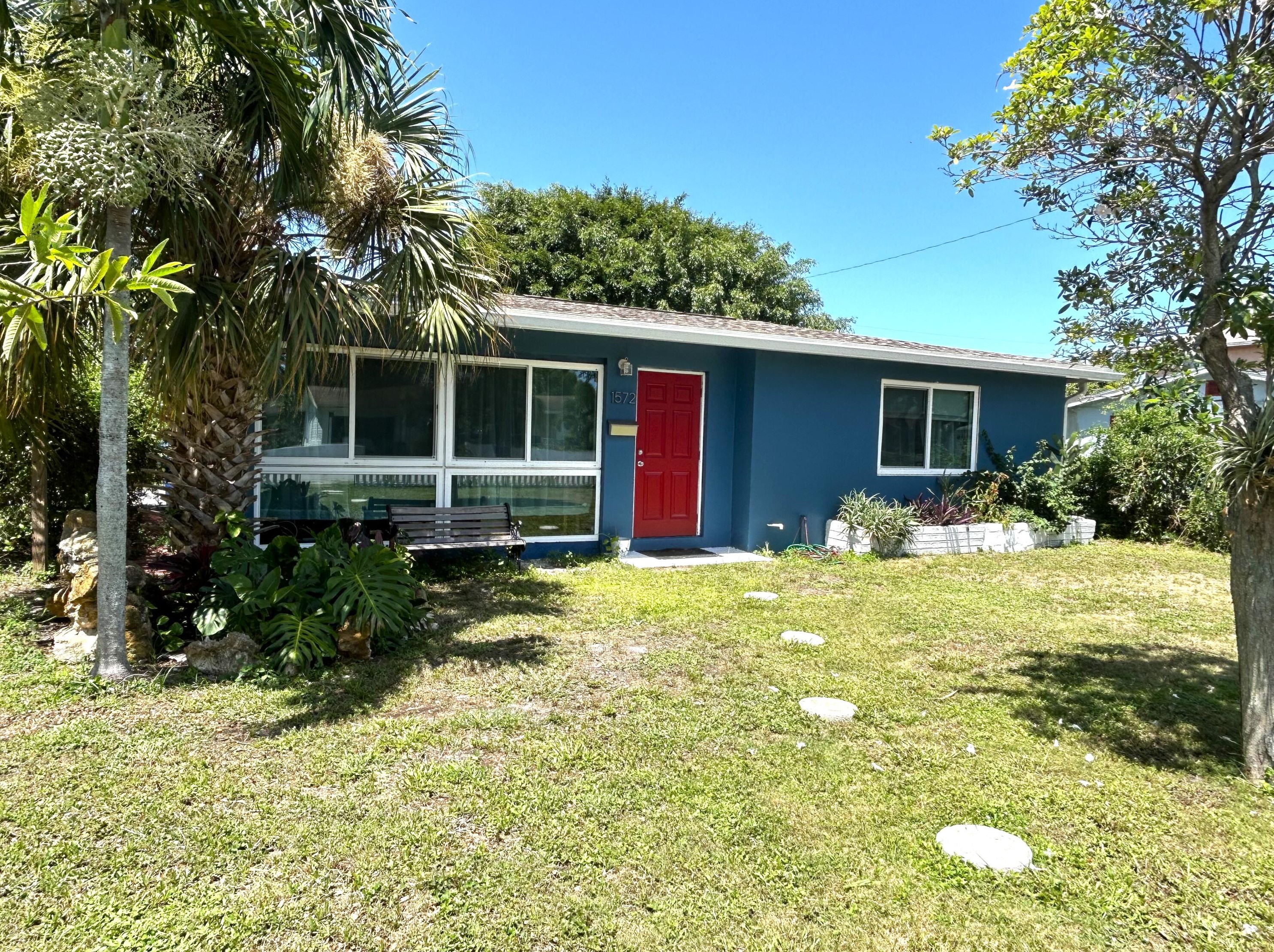 1572 W 33rd St, West Palm Beach, FL 33404