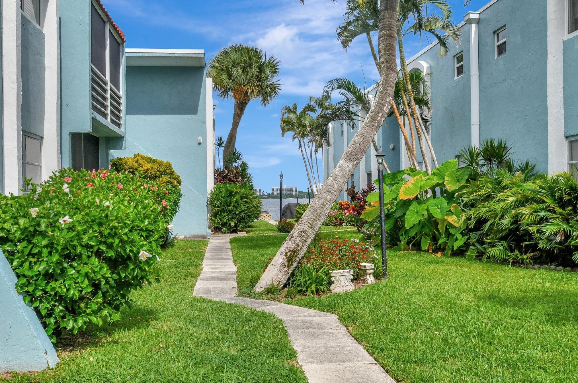 1430 Lakeside Dr, Lake Worth FL  33460-5733 exterior