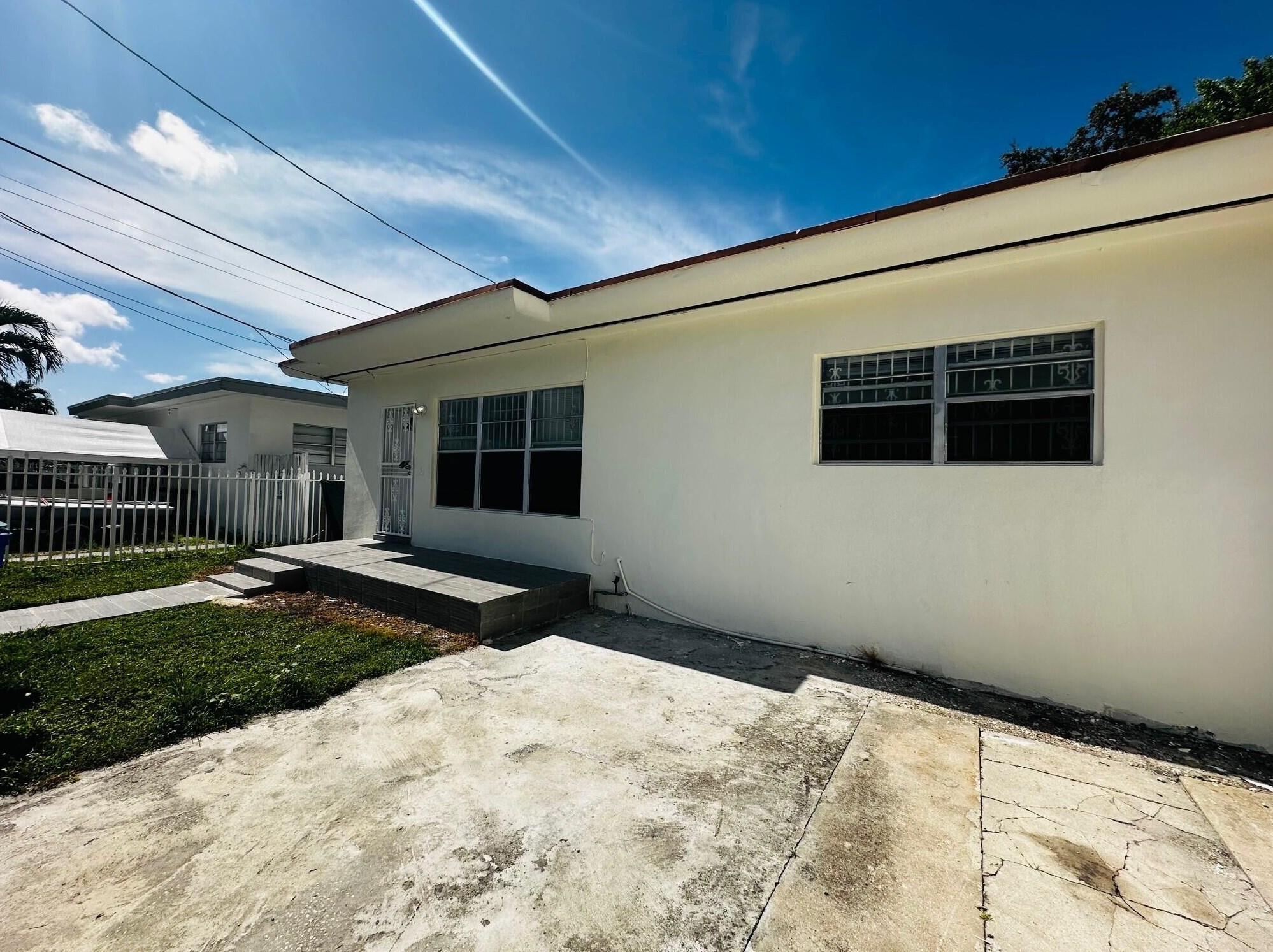 2727 Sw 24th St, Miami Beach, FL 33145