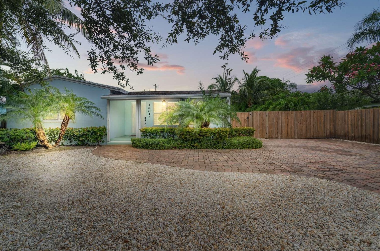 1601 Palmway, Lake Worth, FL 33460-5845