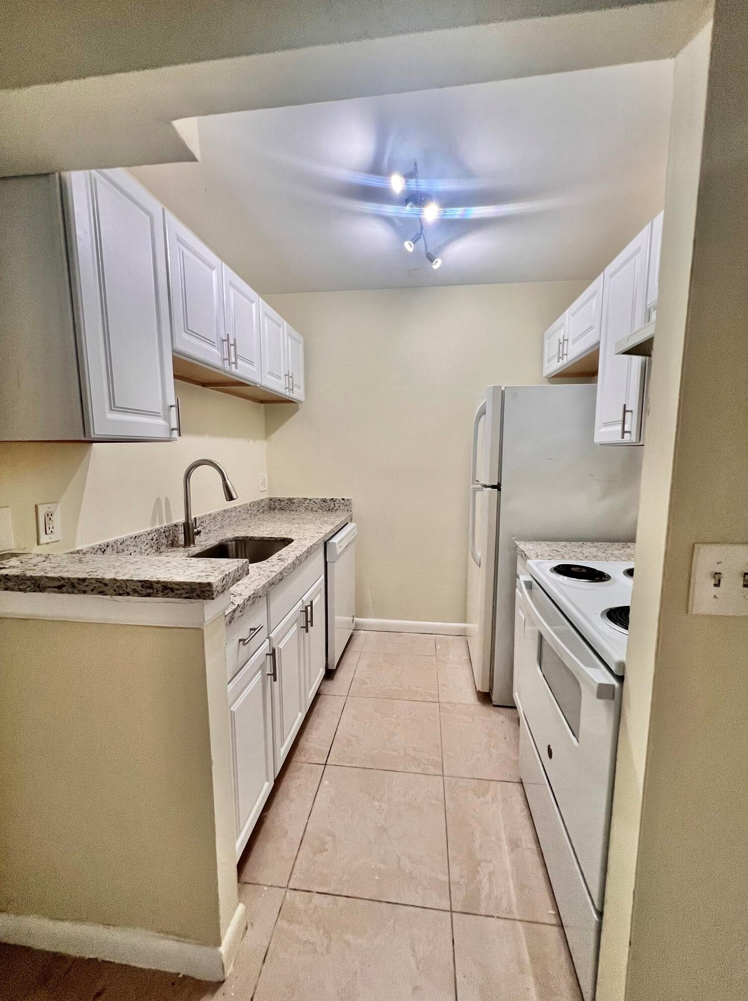 1500 N Congress Ave #b9, West Palm Beach, FL 33401