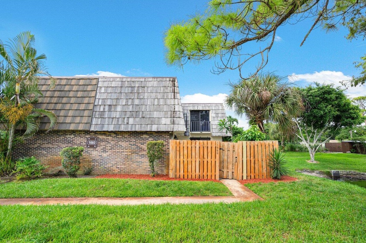 1660 Forest Lakes Cir, West Palm Beach, FL 33406-5786