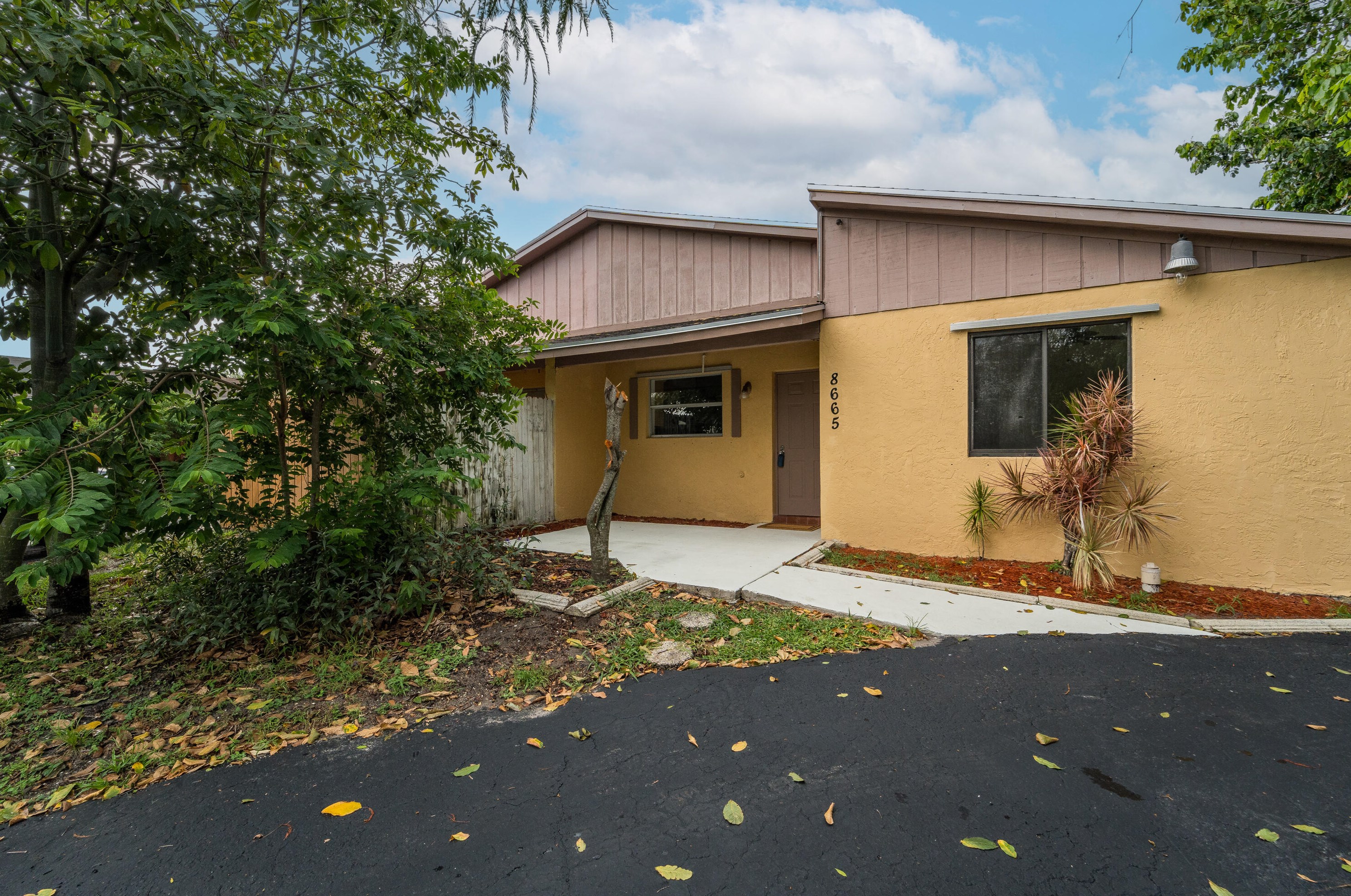 8665 Pluto Terrace, West Palm Beach, FL 33403