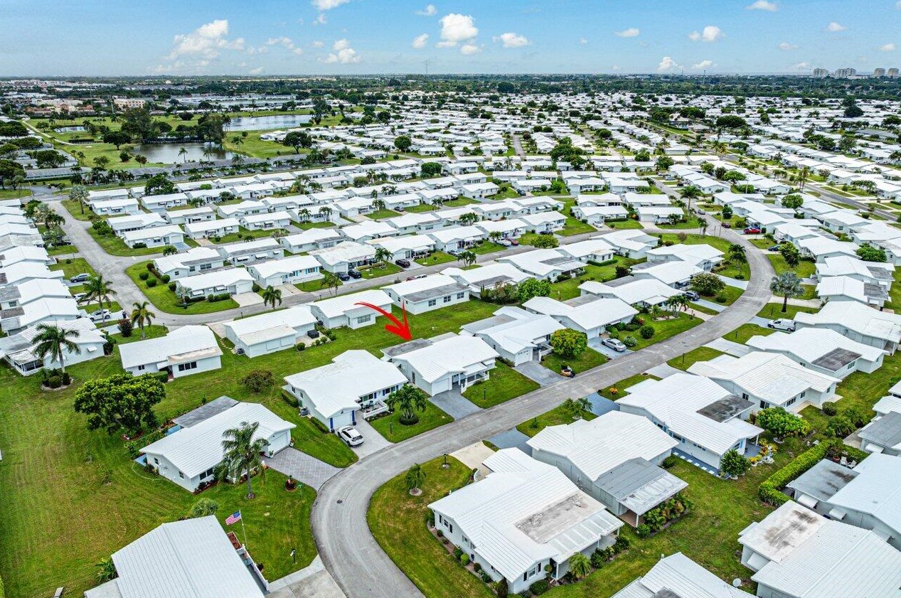 2397 11th Ave, Boynton Beach FL  33426-5317 exterior