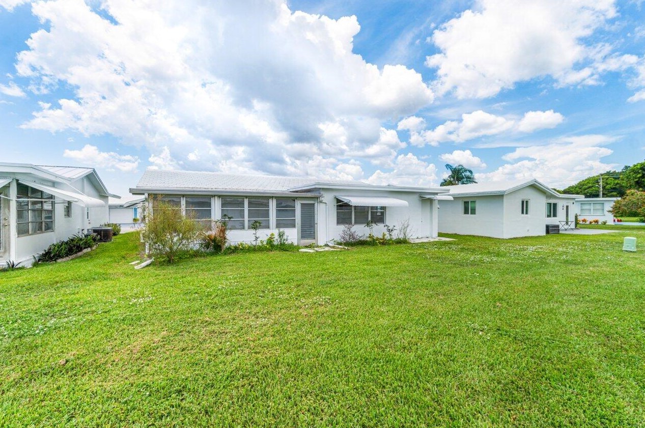 2397 11th Ave, Boynton Beach FL  33426-5317 exterior