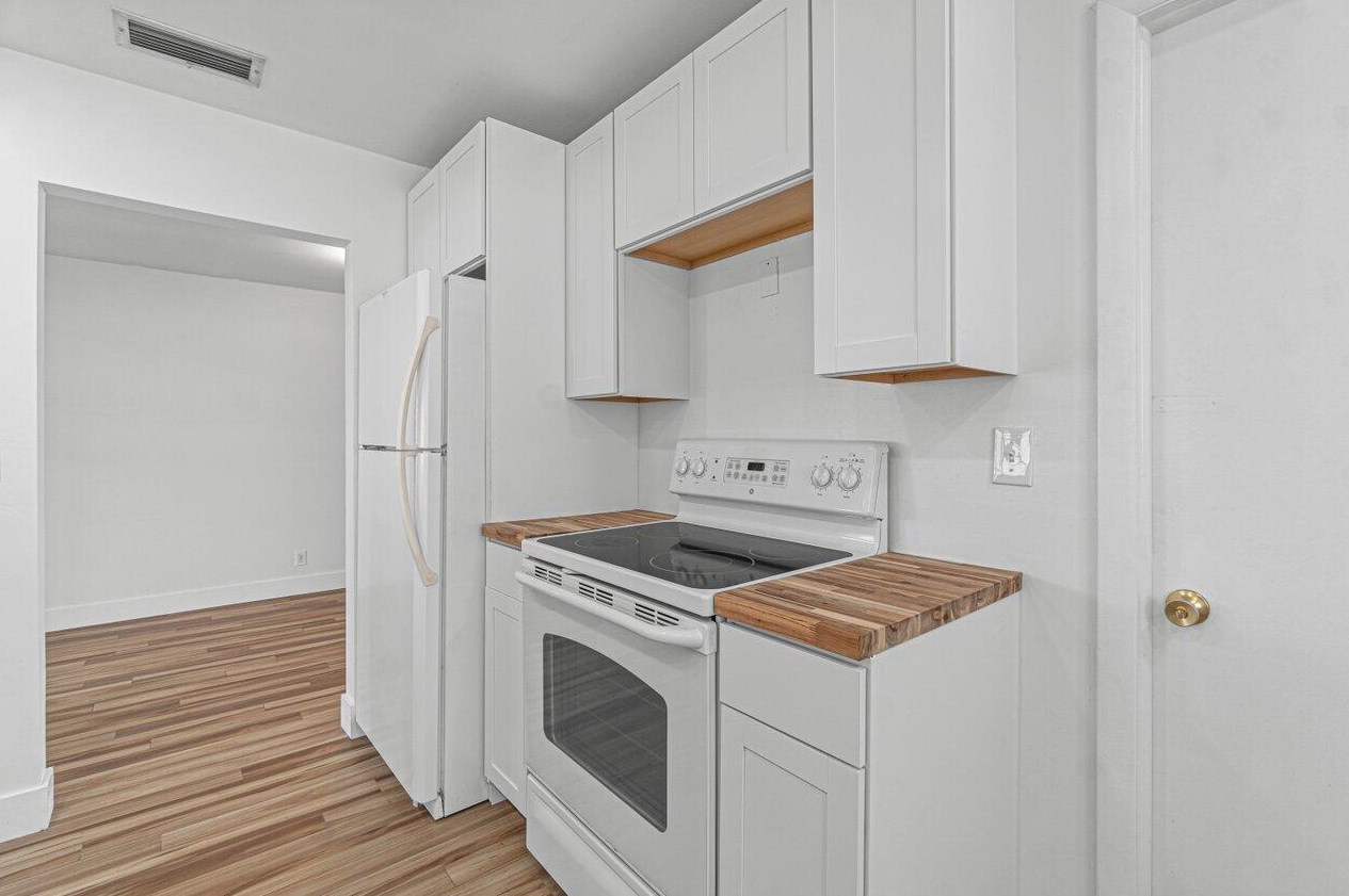 2397 11th Ave, Boynton Beach FL  33426-5317 exterior