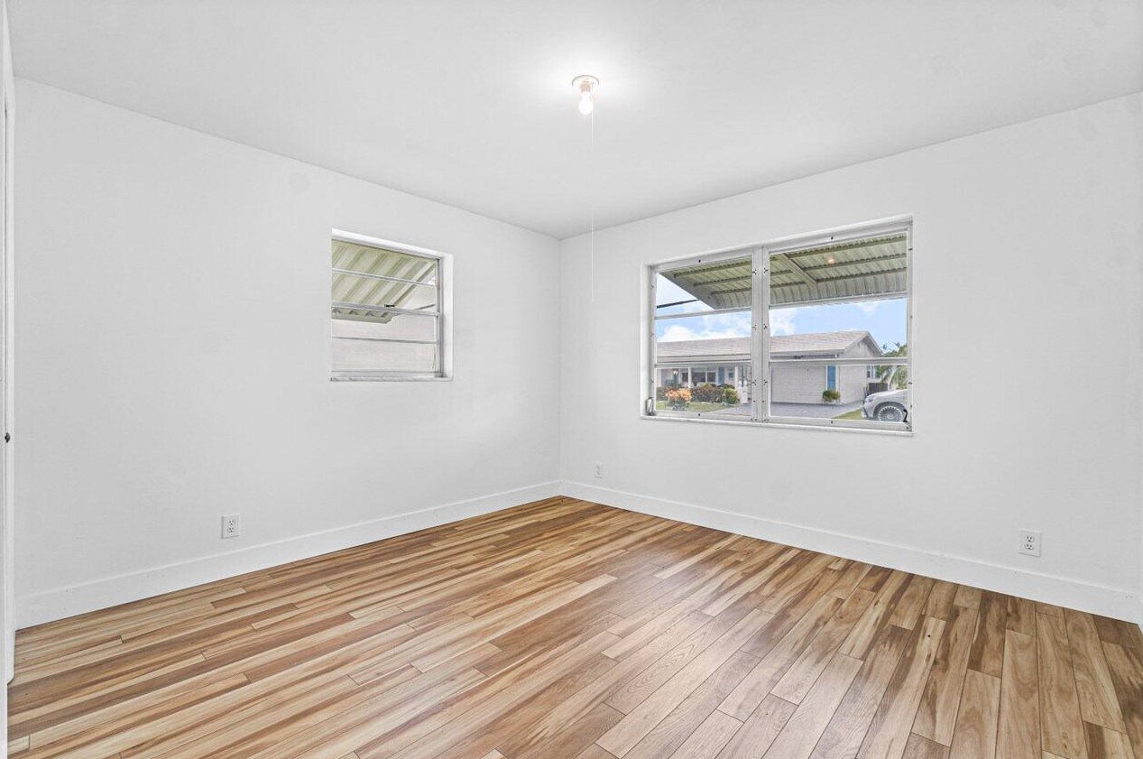 2397 11th Ave, Boynton Beach FL  33426-5317 exterior