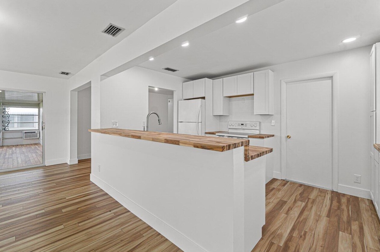 2397 11th Ave, Boynton Beach FL  33426-5317 exterior