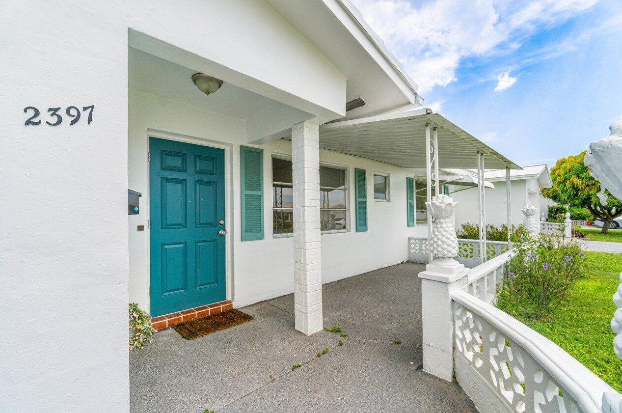 2397 11th Ave, Boynton Beach FL  33426-5317 exterior