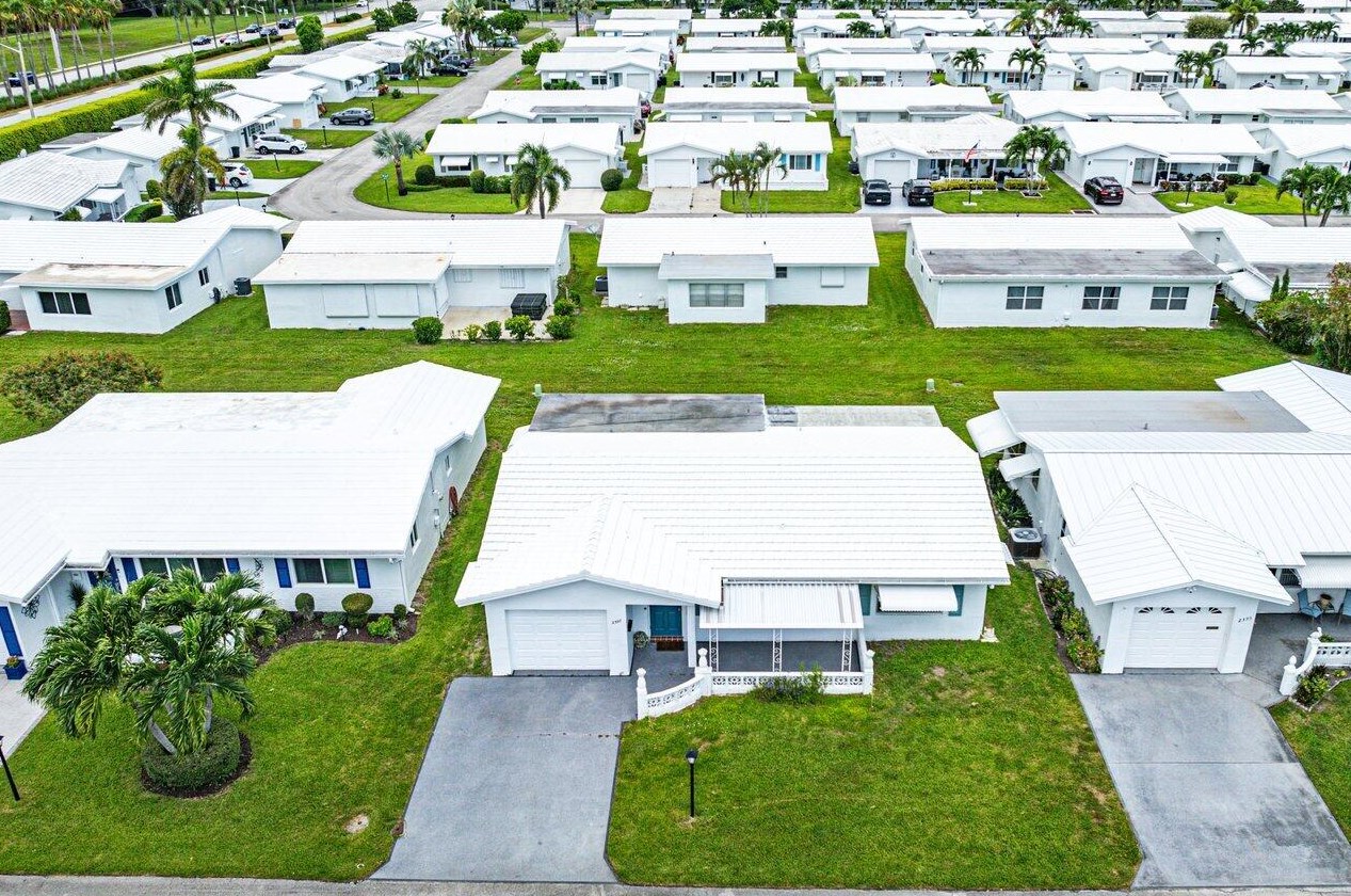 2397 11th Ave, Boynton Beach FL  33426-5317 exterior