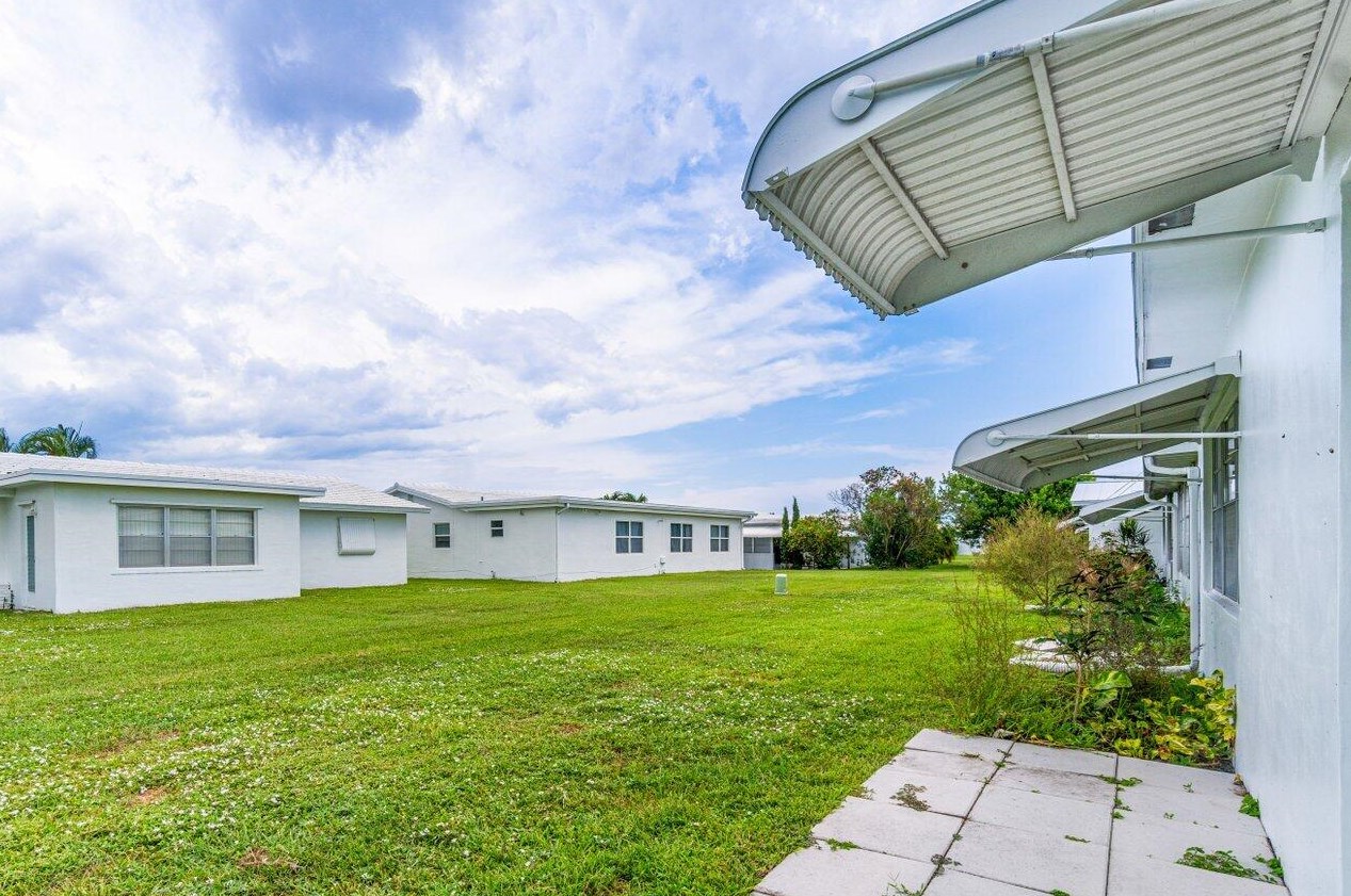 2397 11th Ave, Boynton Beach FL  33426-5317 exterior