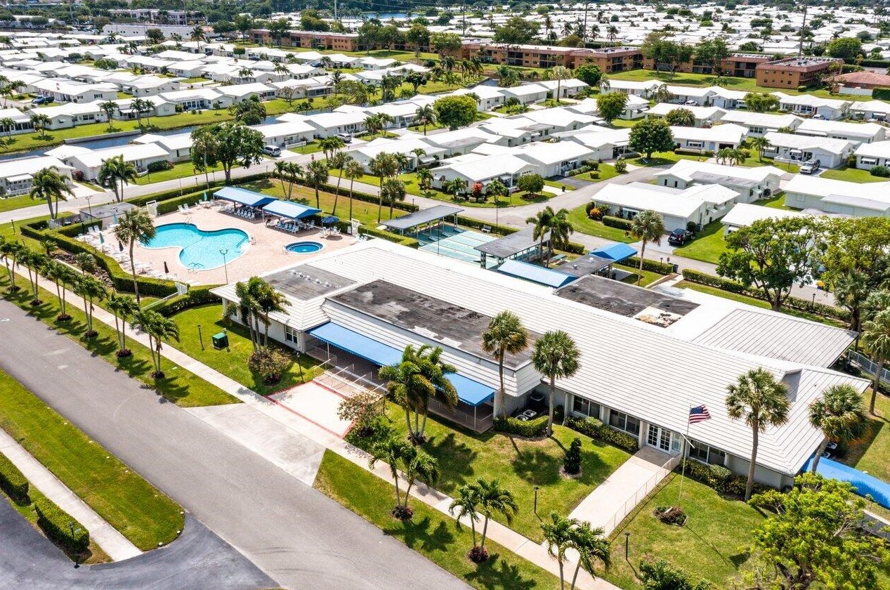 2397 11th Ave, Boynton Beach FL  33426-5317 exterior