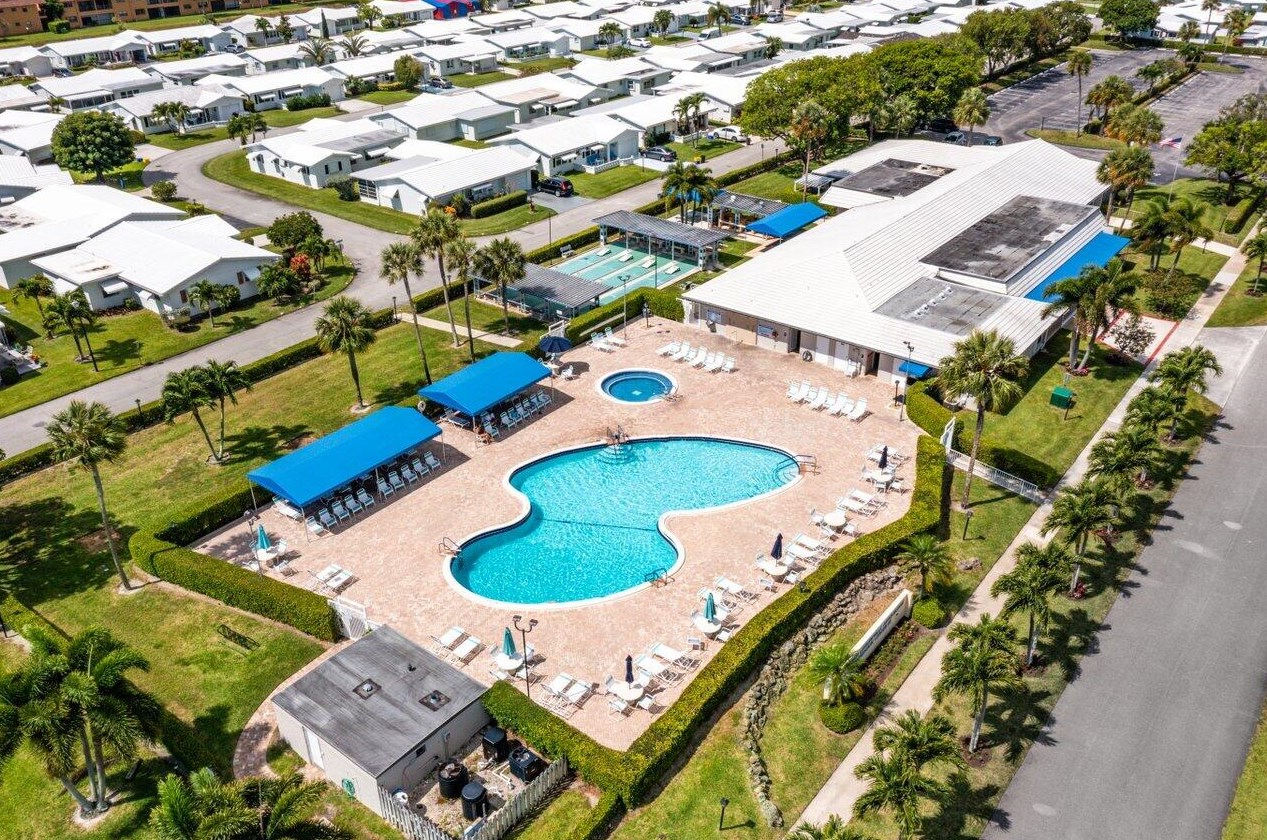 2397 11th Ave, Boynton Beach FL  33426-5317 exterior