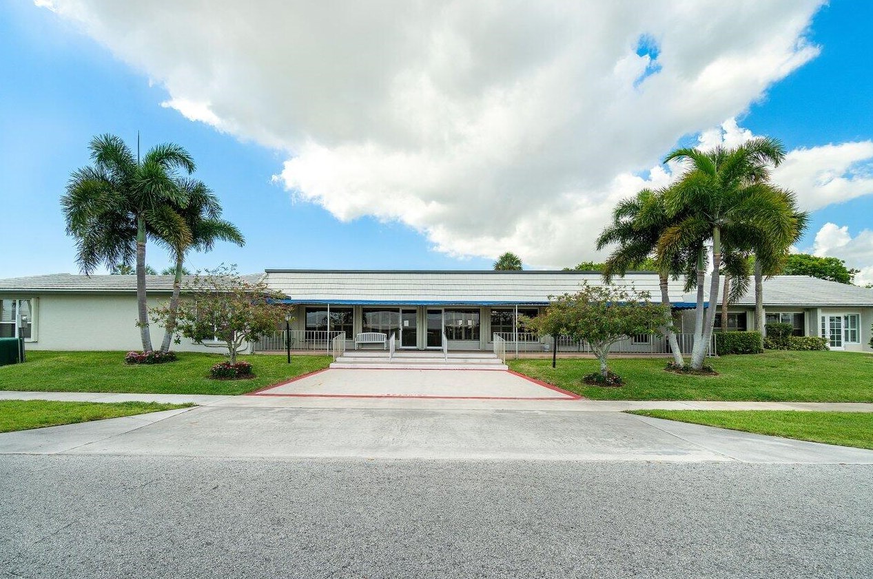 2397 11th Ave, Boynton Beach FL  33426-5317 exterior