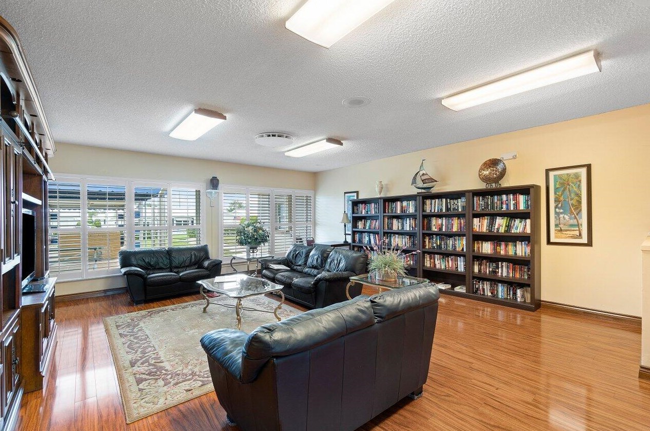 2397 11th Ave, Boynton Beach FL  33426-5317 exterior