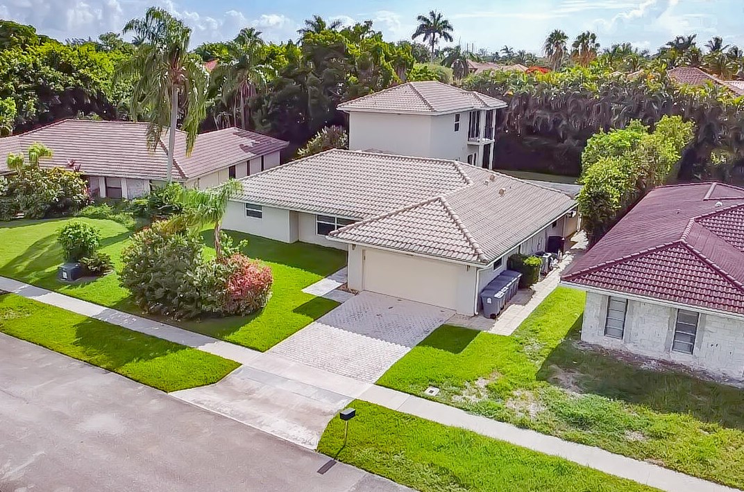 7304 San Sebastian Dr, Boca Raton, FL 33433