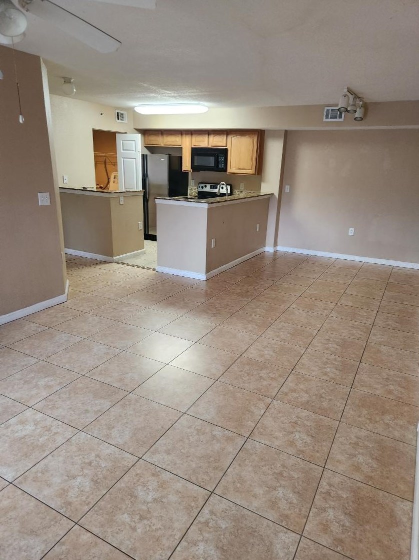 211 Palm Dr, Fort Pierce, FL 34986-1931