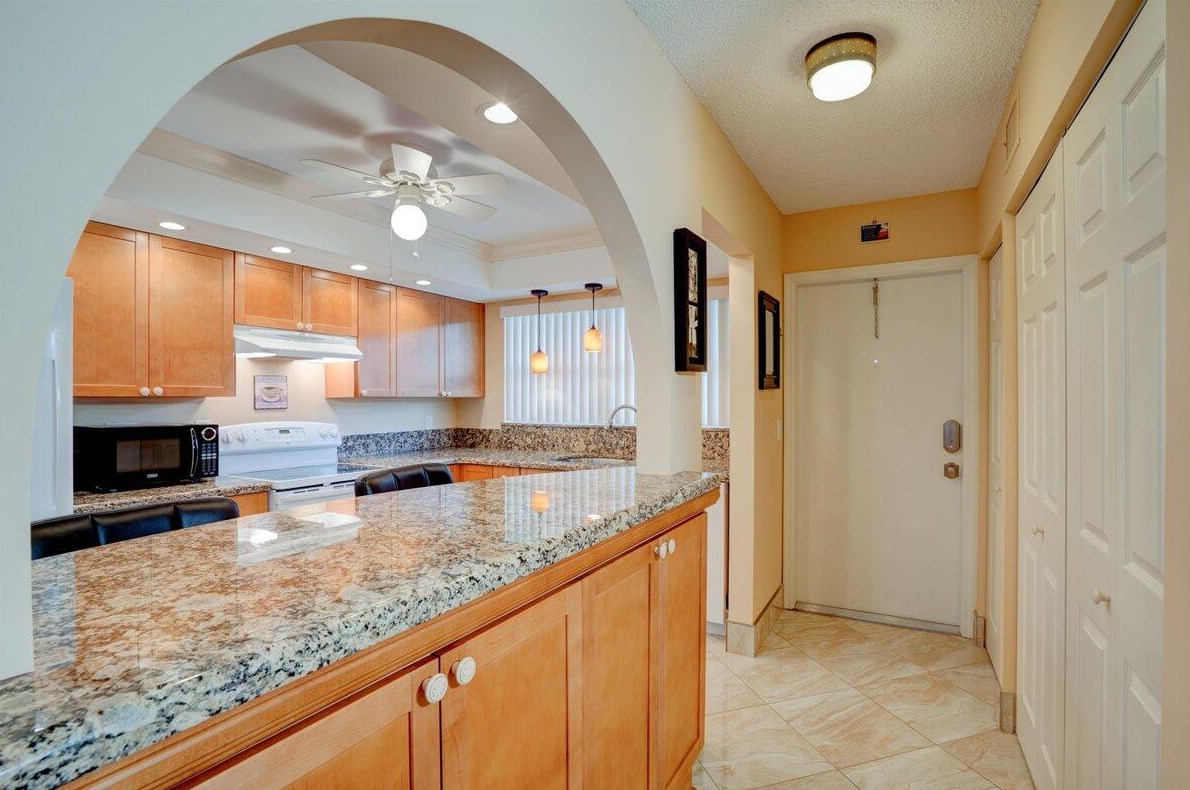 2002 Federal Hwy, Boynton Beach, FL 33435-6958