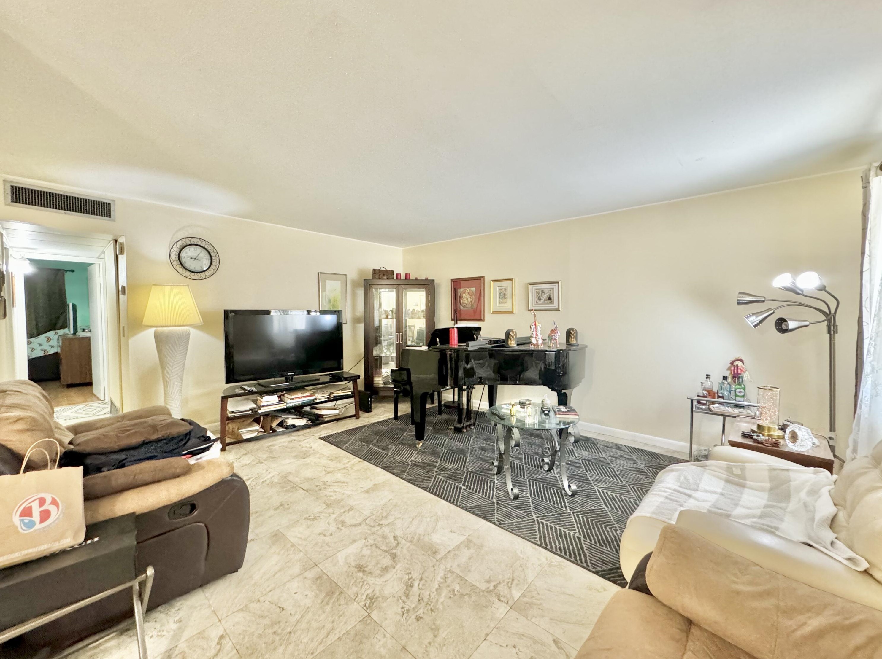 336 Brittany G, Delray Beach FL  33446-1128 exterior