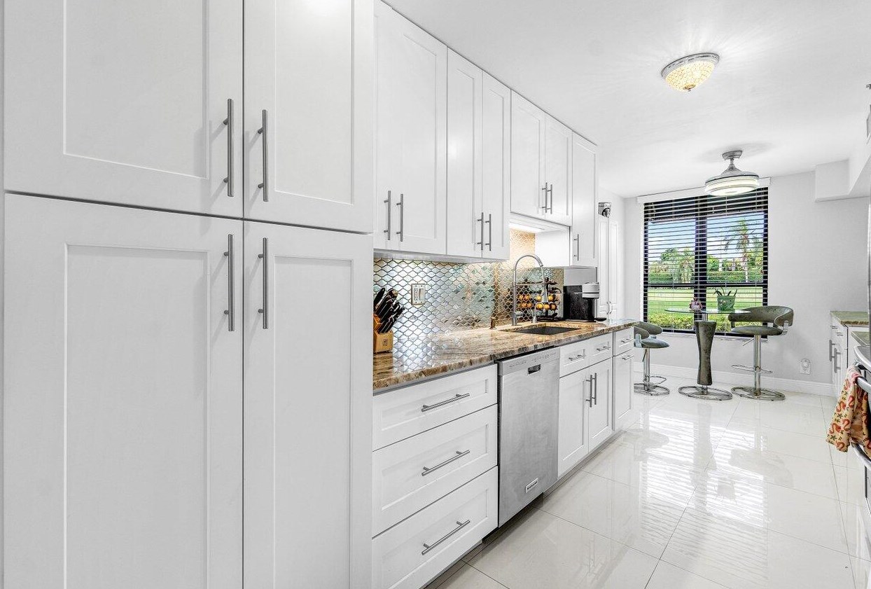 7578 Regency Lake Dr #102, Boca Raton, FL 33433