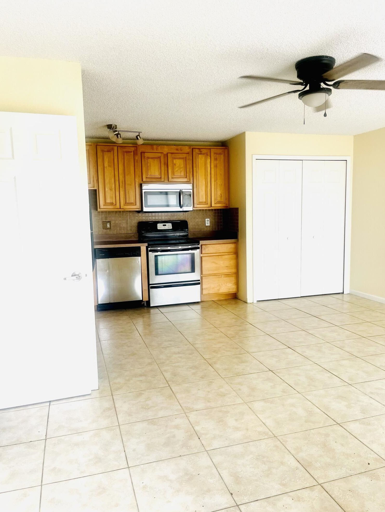 635 Executive Center Dr, West Palm Beach, FL 33401-4936