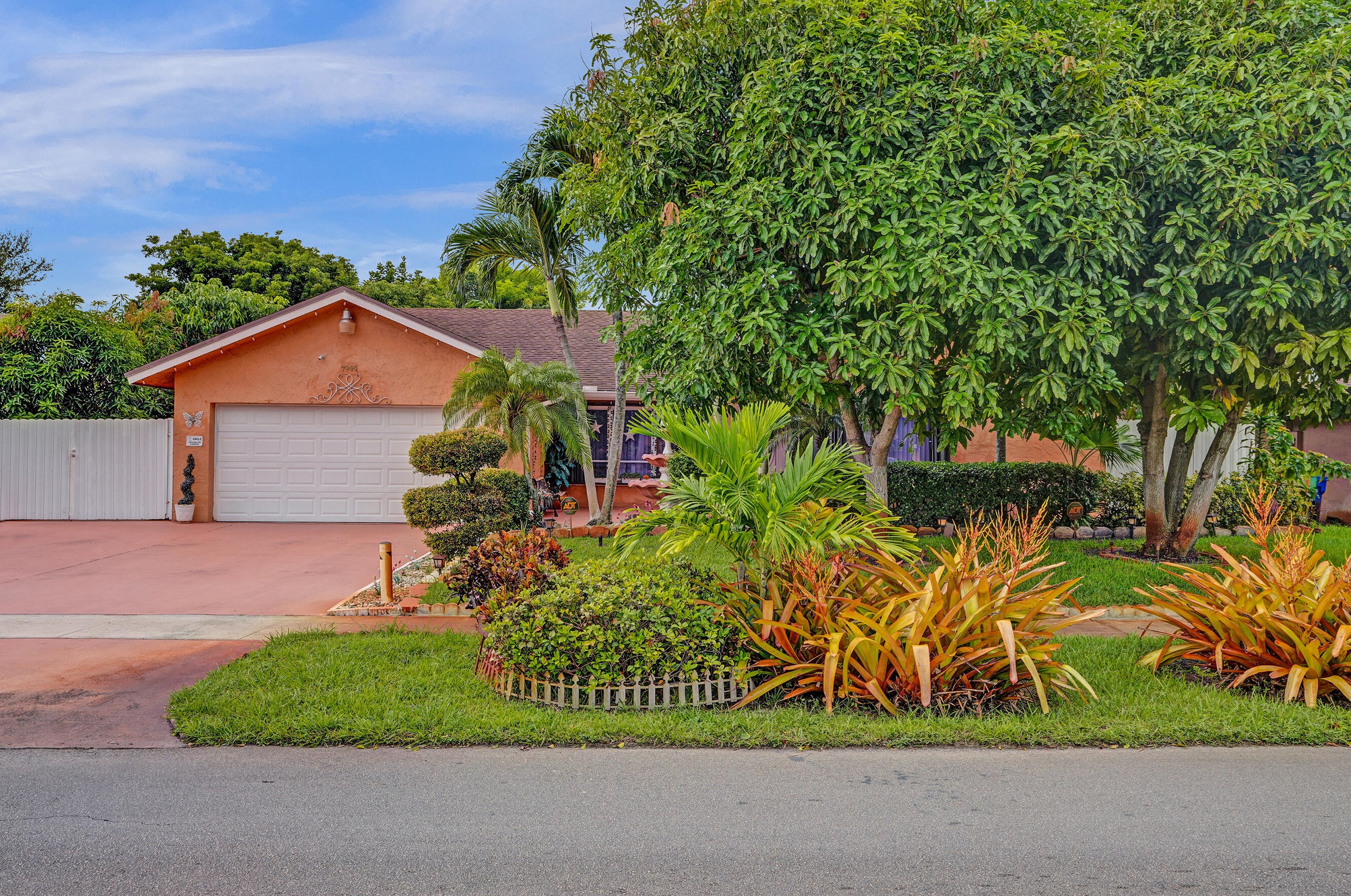 7944 Fairway Blvd, Hollywood, FL 33023