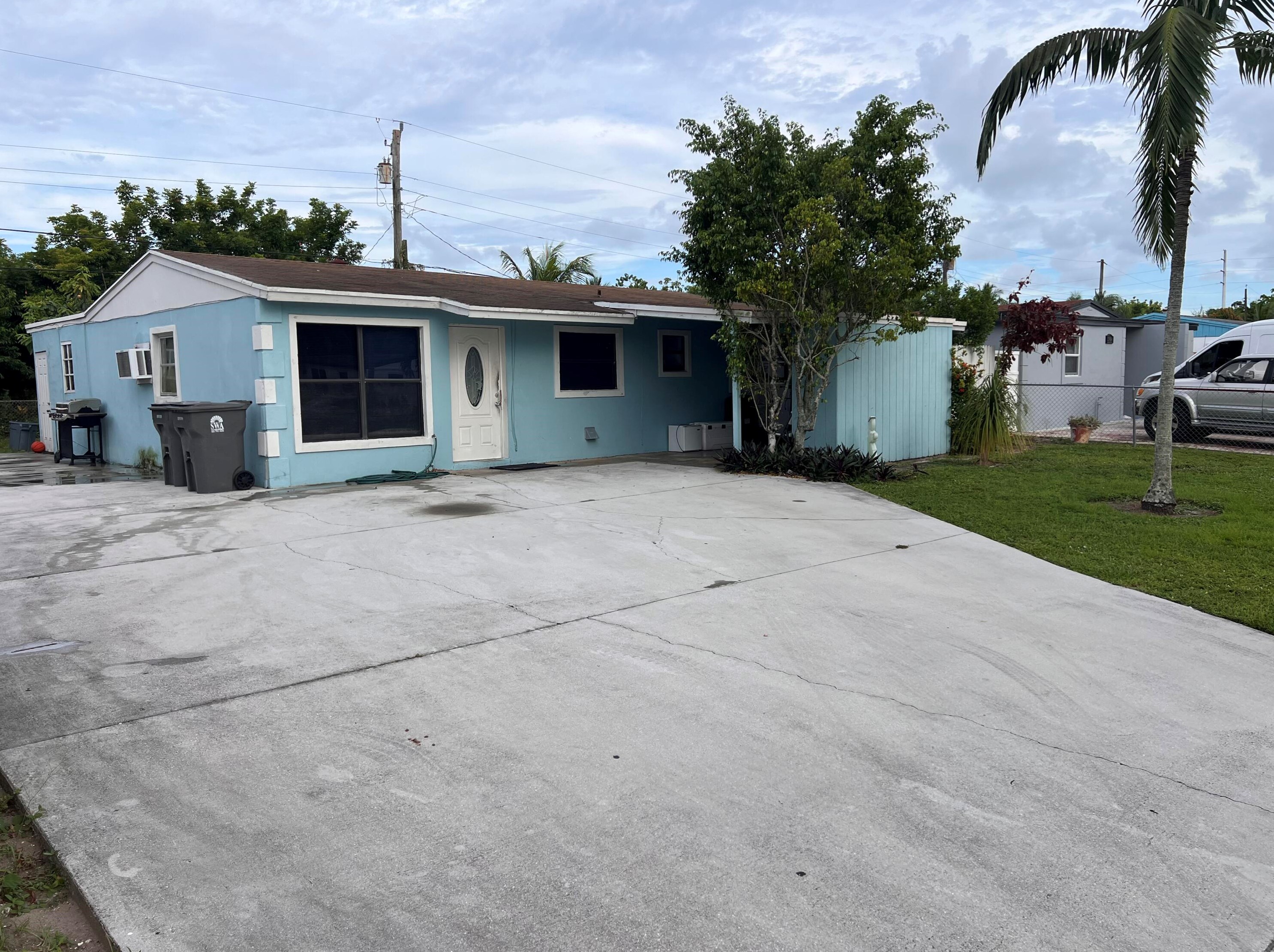 5776 Gramercy Dr, West Palm Beach, FL 33407