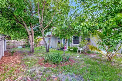 8001 NW 3rd Place, Margate, FL 33063 - Photo 18