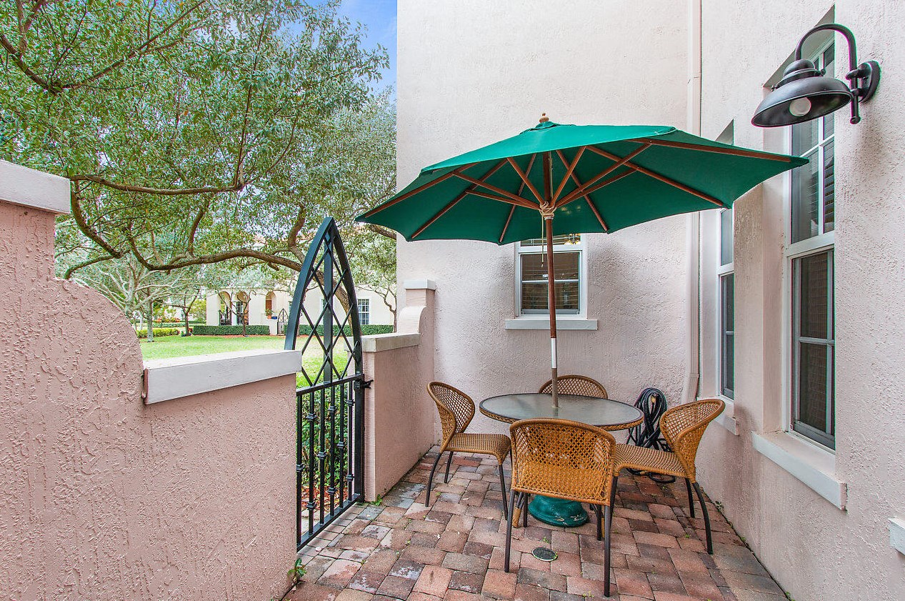 8300 Nw 7th Ct, Boca Raton, FL 33487
