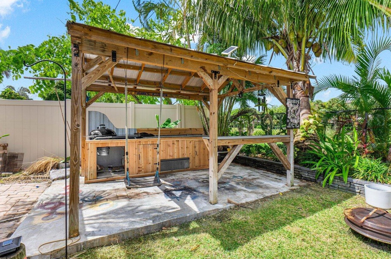 603 11th St, Boynton Beach FL  33426-2980 exterior