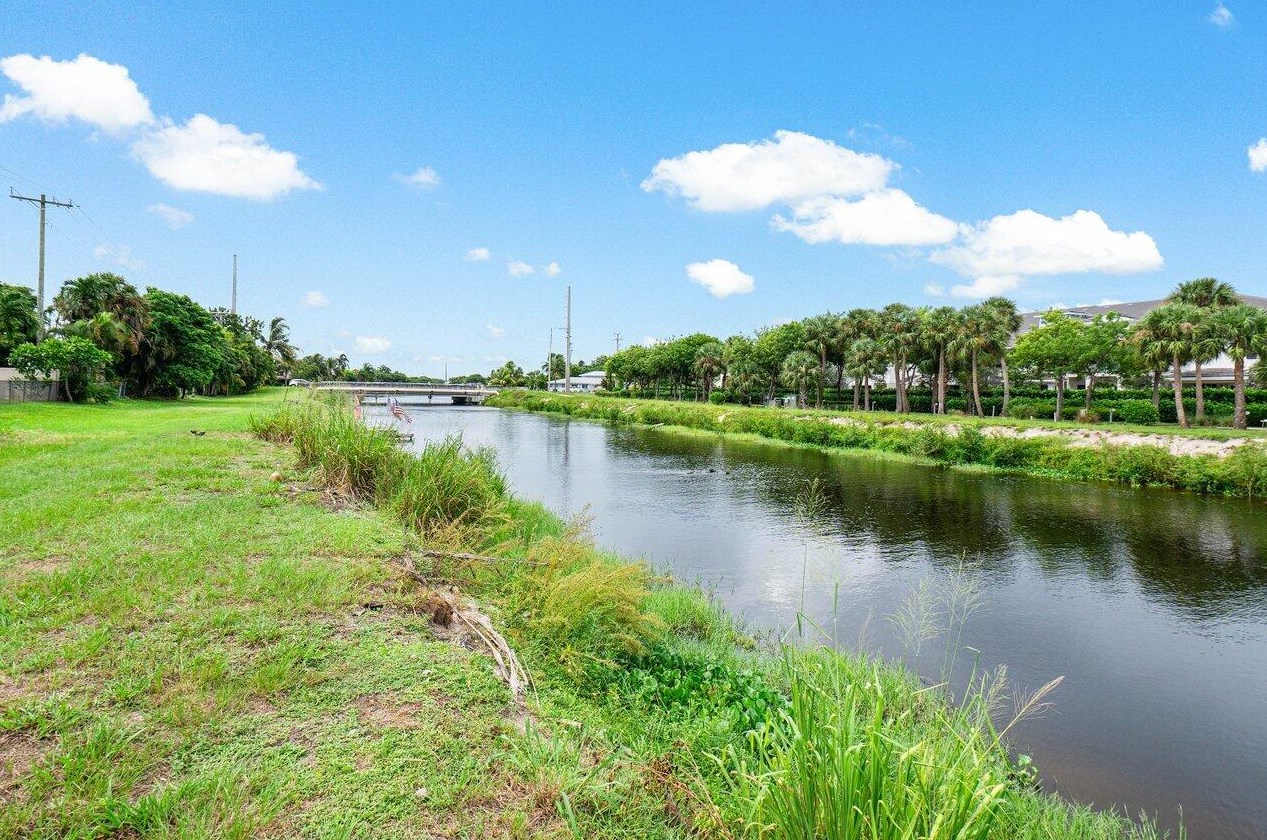 603 11th St, Boynton Beach FL  33426-2980 exterior