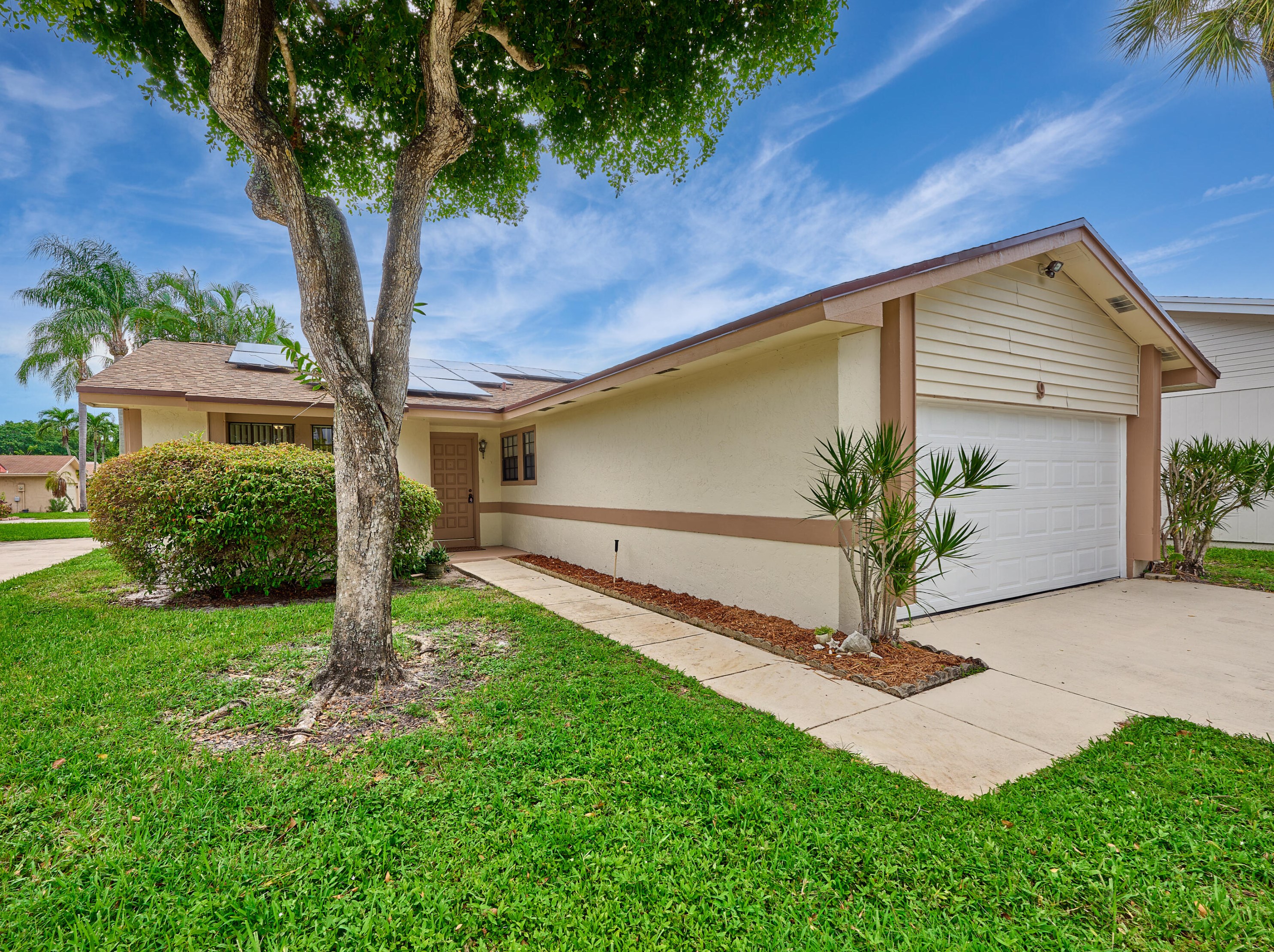 9 Cambridge Pl, Boynton Beach, FL 33426