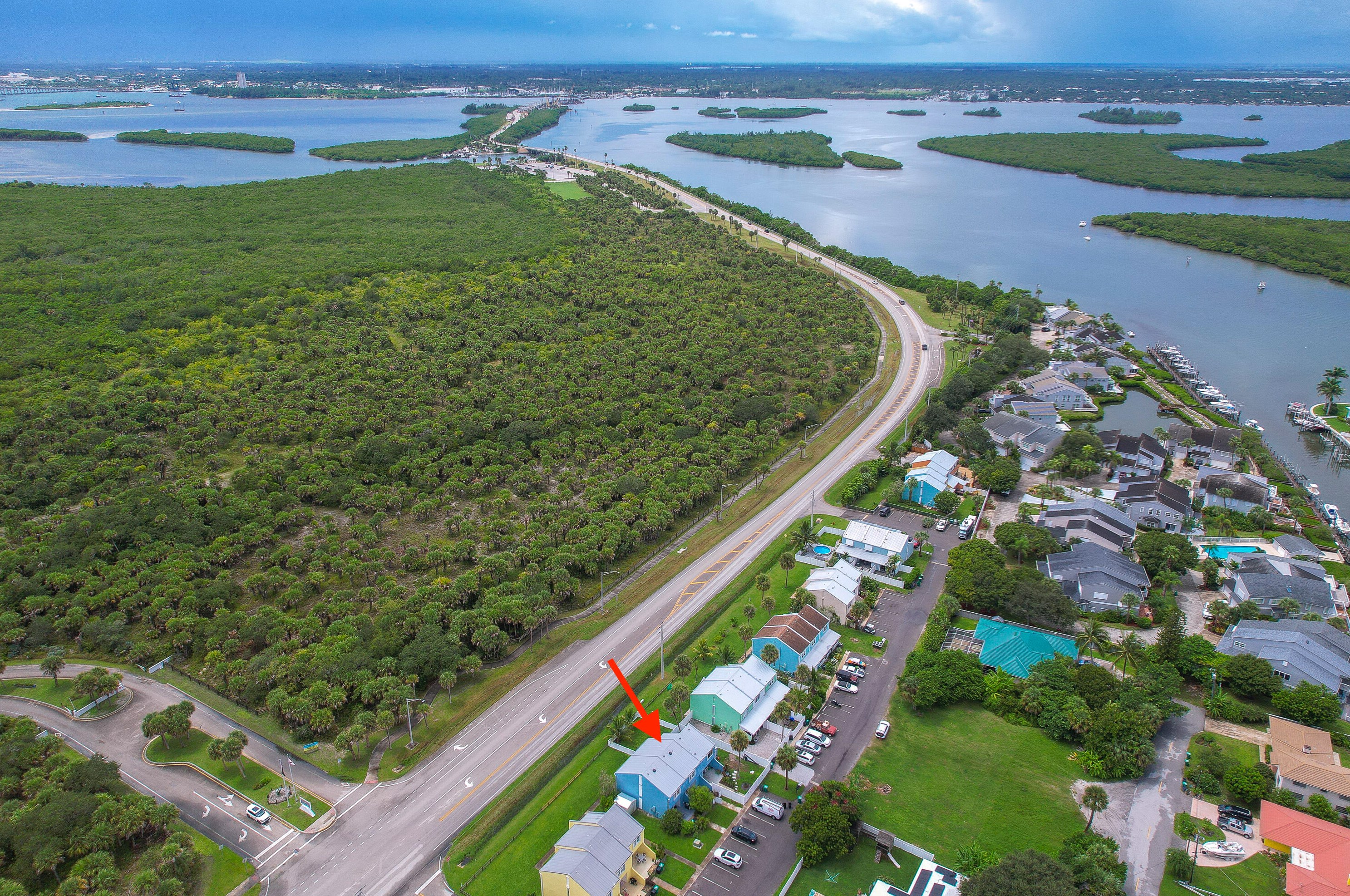 902 Shorewinds Dr, Fort Pierce FL  34949-1537 exterior