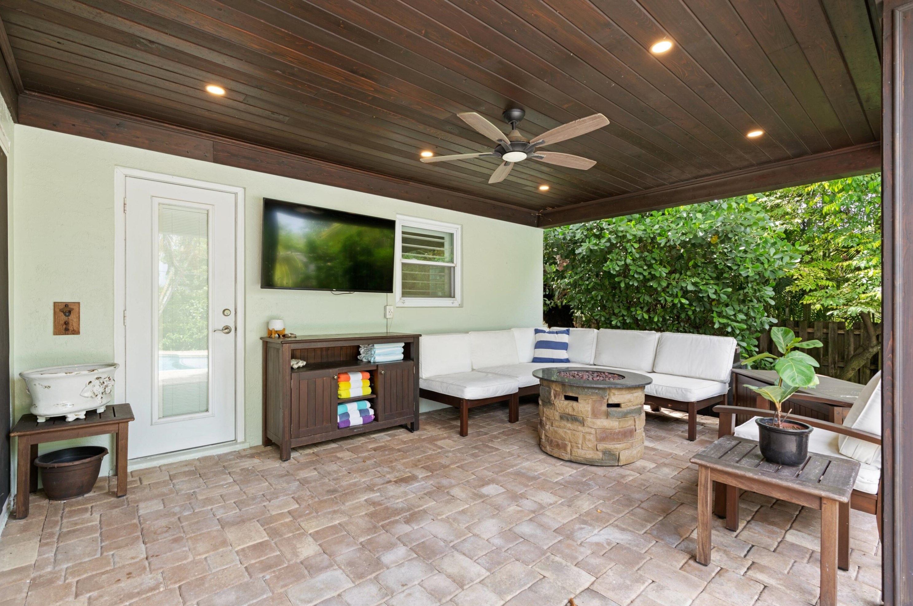 3305 Seacrest Blvd, Boynton Beach FL 33435-8649 exterior