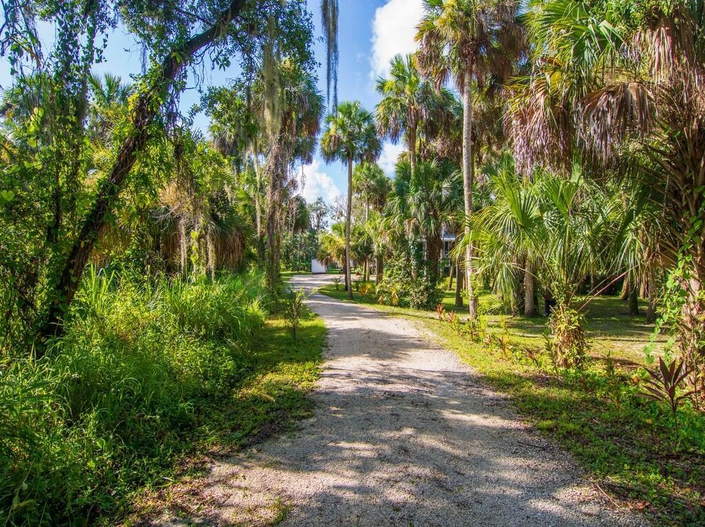 3236 River Dr, Fort Pierce, FL 34981-4503