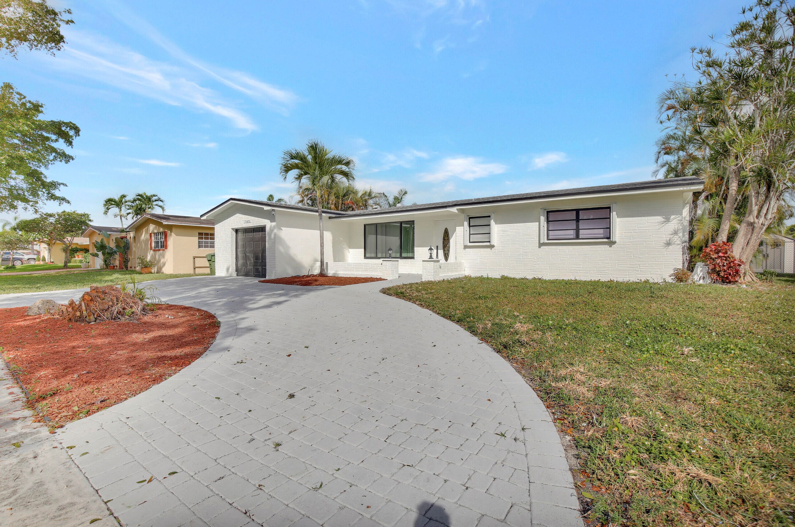 10631 Nw 18th Pl, Hollywood, FL 33026