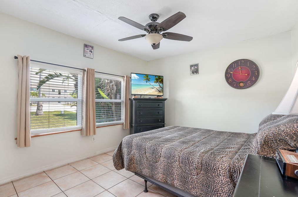 1117 Ocean Dr, Fort Pierce FL 34949-3358 exterior