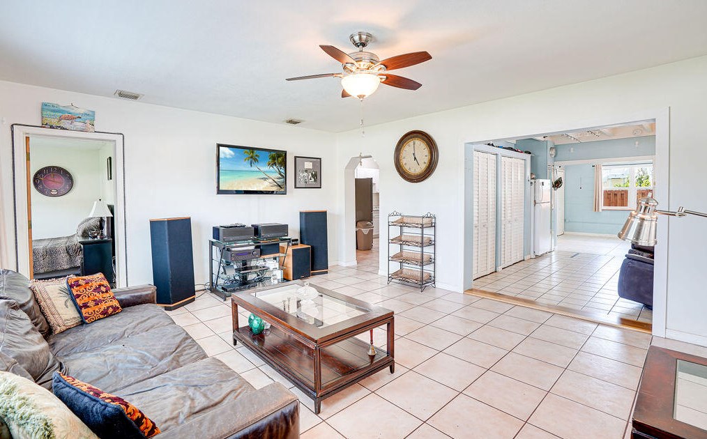 1117 Ocean Dr, Fort Pierce FL 34949-3358 exterior