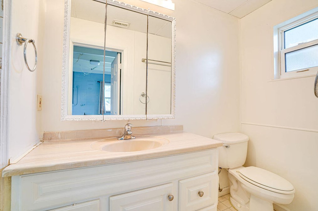 1117 Ocean Dr, Fort Pierce FL 34949-3358 exterior