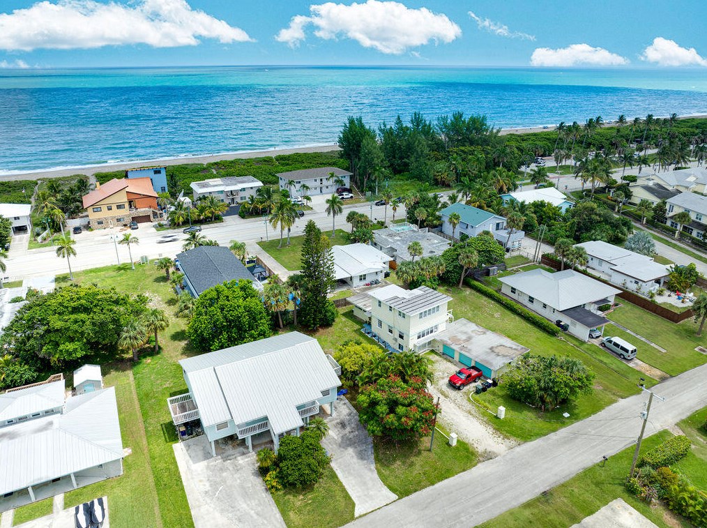 1117 Ocean Dr, Fort Pierce FL 34949-3358 exterior