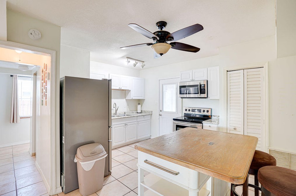 1117 Ocean Dr, Fort Pierce FL 34949-3358 exterior